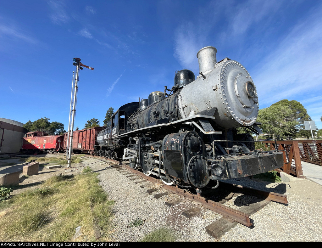 Steam locomotive display 